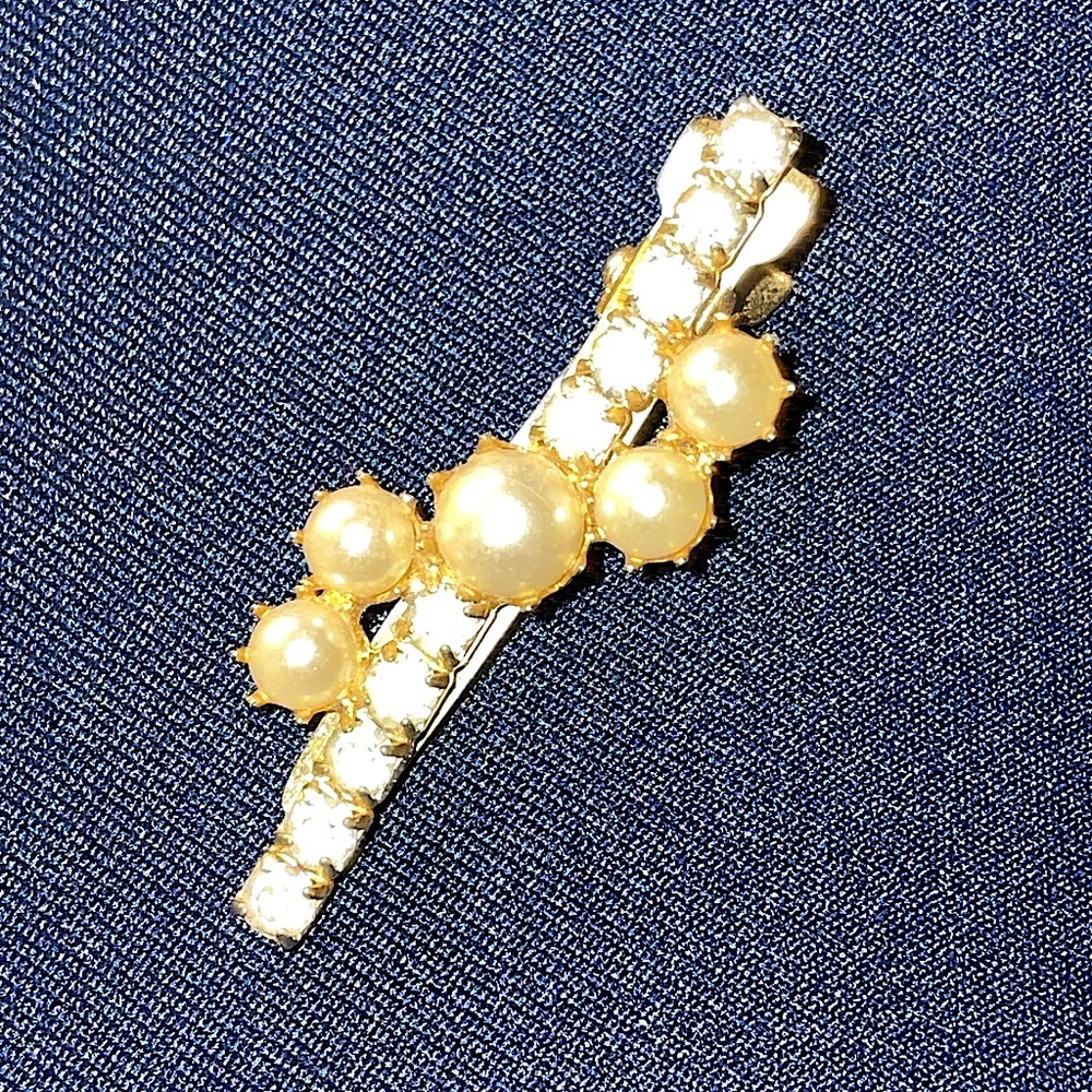 Woman’s hair barrette.  Faux pearl, rhinestone and gold tone. VASSAR stamped.